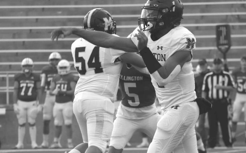 QUICK PASS - Quarterback Dante Chavez threw the quick pass to his receiver during the teams loss to Wellington in Canyon. The Indians ended their season with a record of 6-6 with first year Head Football Coach and Athletic Director Keith Mauldin. (Staff photo by Aalijah Soliz)