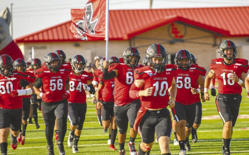 SEASON OPENER- Suffering an opening loss against the Plainview Bulldogs, the Levelland Lobos will look to bounce back against the Snyder Tigers in Snyder Friday, with kickoff slated for 7 p.m.The Lobos are pictured running onto the field before kick-off to begin their matchup agains the Bulldogs. (Staff photo by Dom Puente)