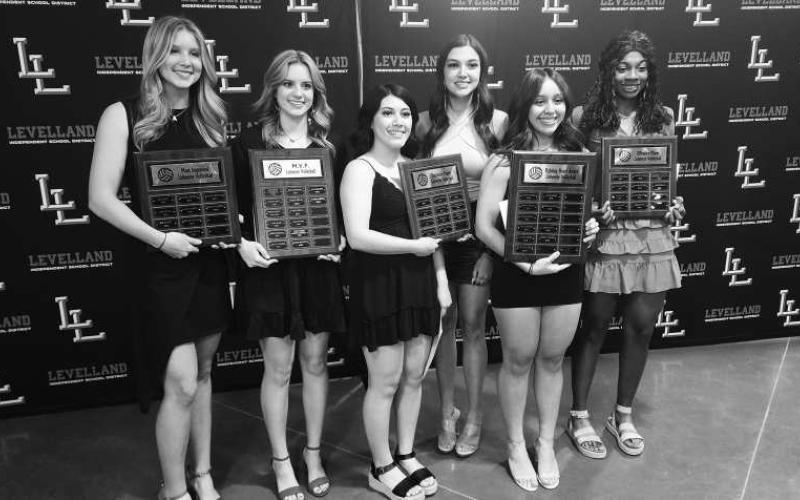 VOLLEYBALL AWARDS- The Levelland athletics hosted their annual sports banquet at the Mallet Event Center Monday evening. For volleyball, Alanna Worley was named Most Valuable Player, Addisen Campbell-Most Improved, Tayln Ledesma-Fighting Heart and Tanaeasia Brackens-Offensive MVP. Kadi Salinas and Jaycee Franco shared the Defensive MVP award. (Staff Photo Dom Puente)
