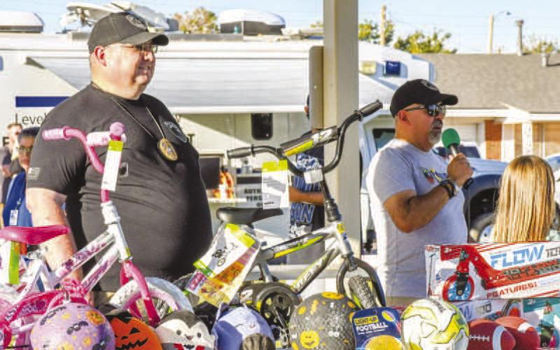 TEXAS NIGHT OUT - The Blue &amp;amp; You organization hosted Texas Night Out on October 1 at Levelland’s Kauffman Park. Pictured is Albert Garcia calling out ticket numbers for prize giveaways. Assisting Garcia was Levelland PD Sergeant Brian Haralson. (Staff photo by Evin Thomas)