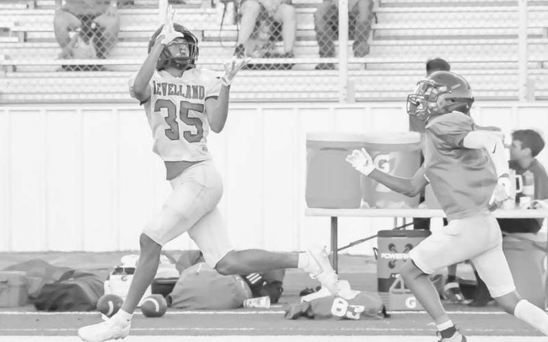 CATCH IN STRIDE - Levelland wide receiver Ezekial Arias caught the ball in stride during last week’s scrimmage against the Idalou Wildcatsfor the big gain. The Levelland Lobos have one more scrimmage agasint Big Springs before they start the season. (Staff photo by Dom Puente)