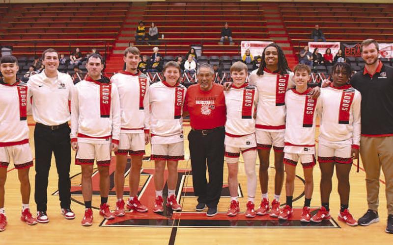 Lobos celebrate senior night Tues.