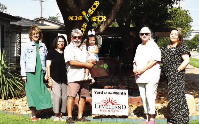 LEVELLAND CHAMBER OFCOMMERCEYARD OFTHE MONTH – Omar Garza – (left to right) Mary Siders, Gracie and Omar Garza, Oaklyn Amelia Grace, Donna Wheeler and Angie Covarrubias. (staff photo by Ada Niederhauser