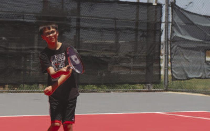 LHS tennis holds camp