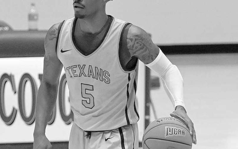 TEXANS- The SPC Texans earned two victories at the Collins County Classic over the weekend to move to 3-1. Pictured is guard Elijah Tate. (Photo Courtesy of Jordan Irvine)