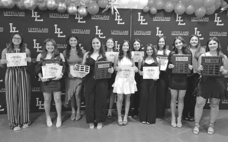 LEVELLAND SOFTBALL - Levelland Loboettes Saydi Mendez earned Silver Slugger Award, Angelica Gonzalez earned MVP and Home Run Queen, Aubriana Rivas earned Golden Glove Award, Madison Seat earned New Comer of the Year Award and Delaney Delgado earned Fighting Heart Award. Pictured above is the Levelland Softball Team. (Photo courtesy of Levelland ISD)