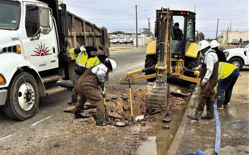 FIXING THE LEAK- City of Levelland utility crews were out in the challenging 36-degree weather repairing a water main leak this past Sunday. (City of Levelland photo)
