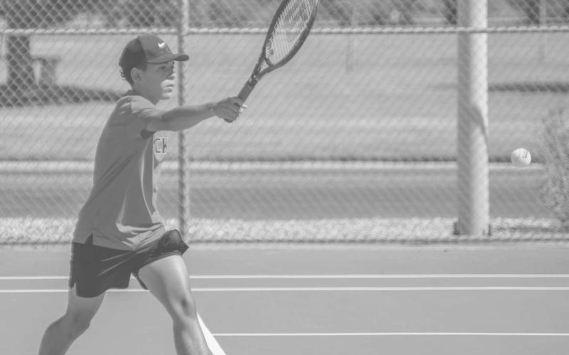 EASY RETURN - Levelland Lobo Zaver Rogers wrapped up his 2024 fall tennis season with 20 wins. Pictured is Rogers making the easy return during a singles match at home against Seminole during the season. The junior currently has 52 varsity wins. (Staff photo by Dom Puente)