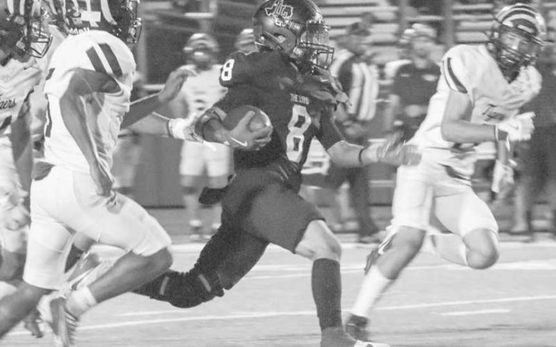 SHOOT THE GAP - Levelland Lobo Ricky Rodriguez ran up the middle of his offensive line this last Friday against the Snyder Tigers at home. (Staff photo by Aalijah Soliz)
