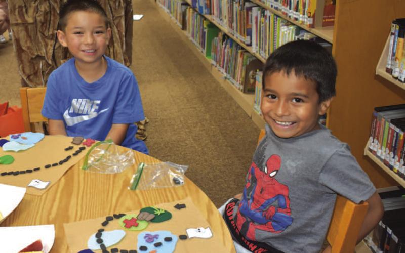 LIBRARY ART - The Hockley County Library had cut outs for the children that participated in the summer program so they could make a map of a treasure. Pictured is Eranza Alcantara and Xavier Perez. (Staff photo By Emily Campos)