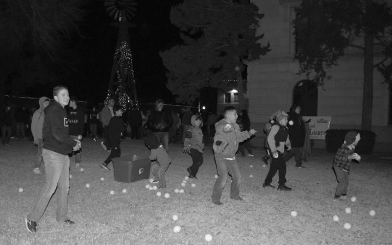 FAUX-BALL FIGHT - Children from the surrounding community participated in an artificial snowball fight during the Christmas on the Square event that was held Thursday in downtown Levelland. The event was put together by the MainStreet program along with the Marigold’s group. (Photo Courtesy of Delany Jackson)