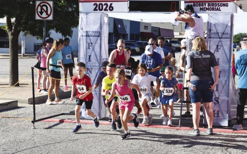 RUN THE MOSAIC - 1 Mile Kids' Run participants take off at 9 a.m. sharp during the Bobby Birdsong Memorial Mosaic Run. (Staff photo)