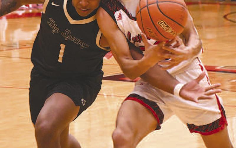 HEAD SHOT- The Levelland Lobos early district success has moved them to 3-1 after the dominated the Big Spring Steers, 52-17, at home Tuesday. Lobo Zameron Lecroy banged heads with a Big Spring defender as he drove to the basket. Lecroy finished the game with three points. Levelland will continue the second half of district play on the road in Sweetwater Tuesday. (Photo Courtesy of Edward Ramirez)