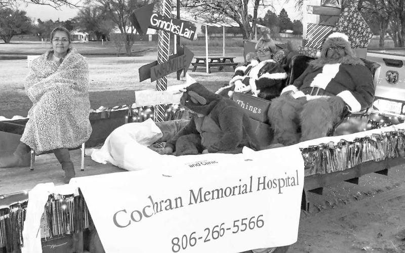 MORTON PARADE OF LIGHTS – Mr. and Mrs. Grinch rode on the Cochran Memorial Hospital car float during the Parade of Lights event held in Morton Dec. 3. They were one of multiple cars lit up for community members to see at the city’s courthouse. (Staff photo by Evin Thomas)