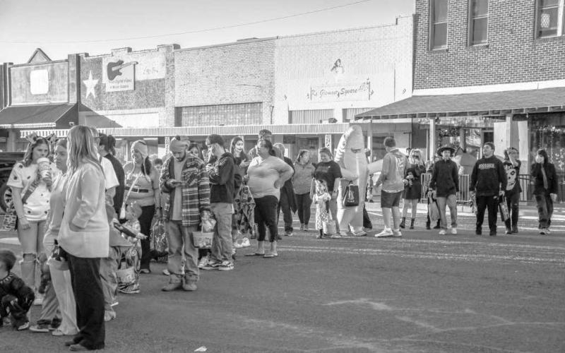 QUEUE FOR CANDY – Trunk or treaters lined up in their costumes to get candy from car trunks and booths in downtown Levelland’s Trunk or Treat event on Thursday. (Staff photo by Evin Thomas)