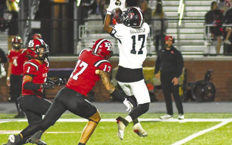DOWNFIELD THREAT - Freshman Bryson Golightly has continued to be a crucial part of the Lobo receiving core. Golightly has multiple catches down the field for the Lobos against the Borger defense. The offensive pass game would struggle in the second half as Golightly would be pulled due to injury. (Staff photo by Dom Puente)