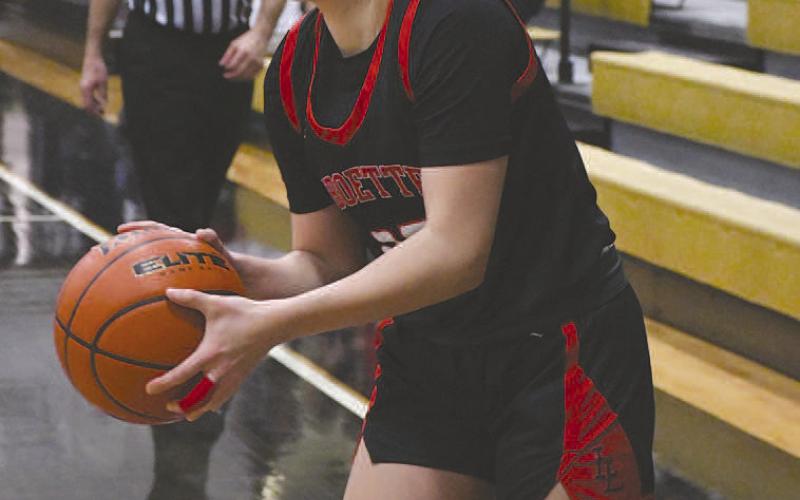 MARKSMAN- The Levelland Loboettes are 1-0 district after defeating the Big Spring Lady Steers 58-9 on the road last Friday. Emery Smith finished the game with five three-pointers and 19 points. (Staff Photo by Dom Puente)