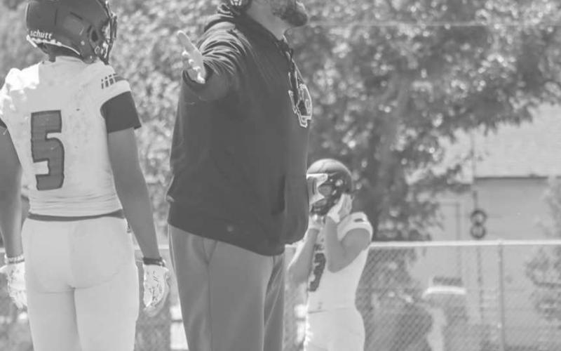 COACHING - Levelland Coach Marlon Winn was talking to the offense on going over the drills and how they should be done this past Monday at the Levelland High School. (Staff photo by Aalijah Soliz)