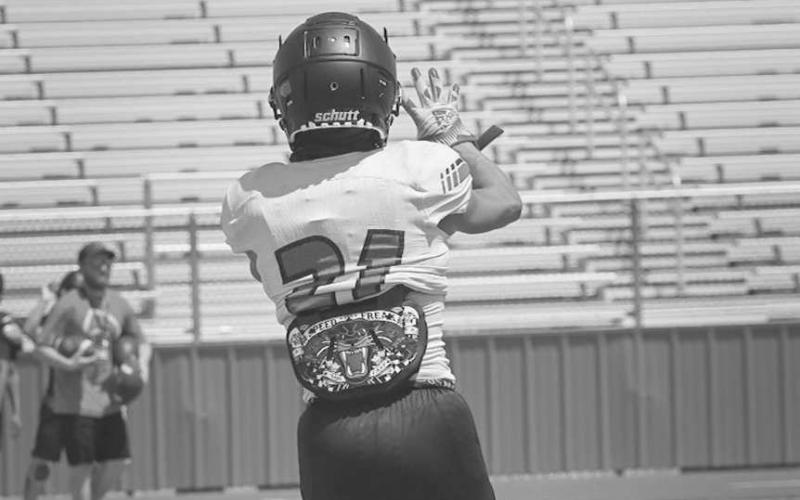 CATCHING DRILLS - Levelland Lobo Ricky Rodriguez caught the quick pass during two on two drills this past Thursday at the Lobo Stadium. (Staff photo by Aalijah Soliz)