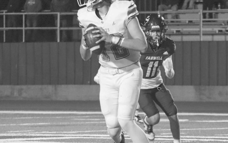CLEAN POCKET - Ropes Eagle Kade Franklin looked down the field during the team’s game against Farwell last Friday night in Sundown. (Staff photo by Aalijah Soliz)