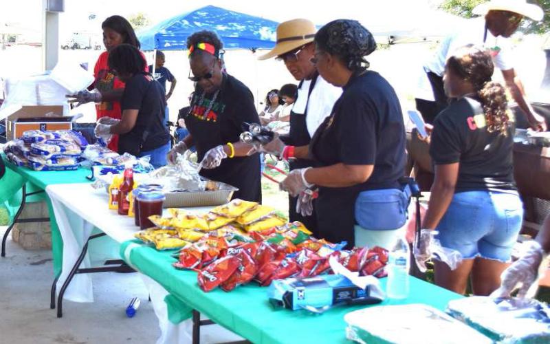 GETTING READY TO EAT – Levelland Juneteenth community members are shown preparing to serve food to residents at the annual Juneteenth celebration this past Saturday. (Staff photo)