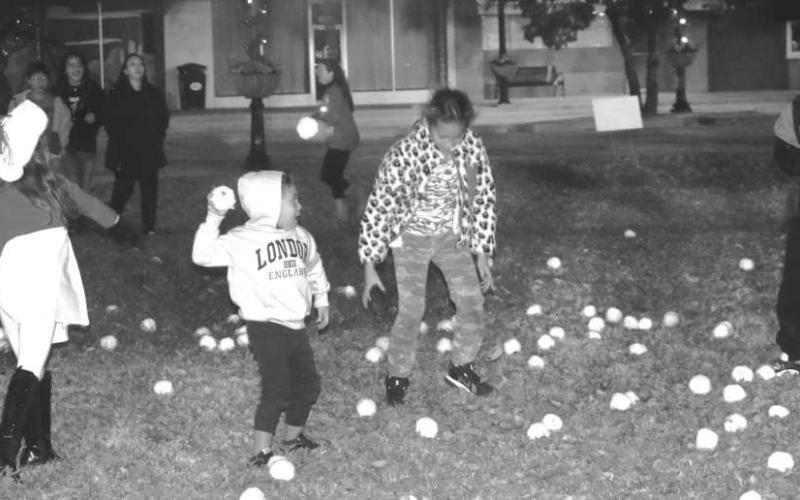 SNOW BALL FUN - Many children participated in the fun events during the Festival of Lights that was hosted by Levelland Main Street and the Marigolds Thursday evening. Dozens of children held a snow ball fight on the courthouse lawn. (Staff photo by Emily Campos)