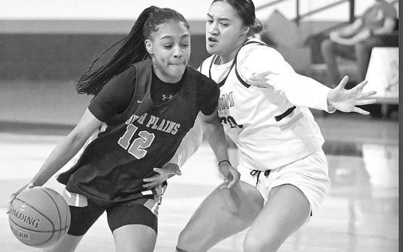 HOME WIN- Lady Texan Daiysha Brown drove to the basket for two of her four points in a win against Lamar College Thursday at the Texan Dome. (Photo Courtesy of Jordan Irvine)