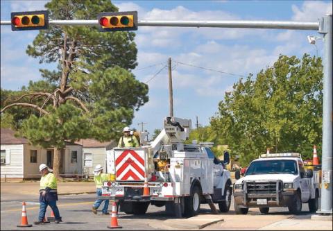 ROUTINE WORK - Crews with the Texas Department of Transportation were doing routine maintenance to traffic lights located along College Avenue Thursday afternoon. Crews focused on working on traffic light boxes while trying not to impede traffic during the busier hours of the day. (Staff photo by Emily Campos)