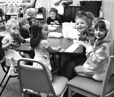 FUN AT THE LIBRARY- The Hockley County Library Summer Program had there bagels and drawing event on Wednesday at the library in downtown Levelland. The children that participated in Wednesday’s event drew pictures and had bagels for breakfast. The program continues to see positive numbers in community involvement with their summer program. (Photo Courtesy of Emily Campos)