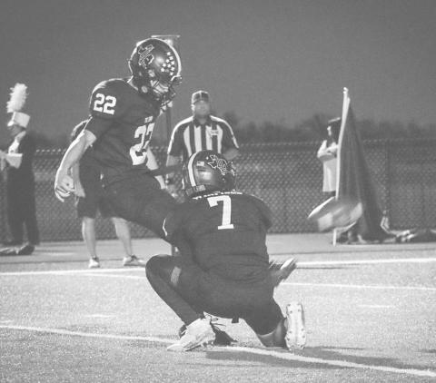 IT’S GOOD - Levelland Lobo Eli Randol went perfect on the night against the Snyder Tigers from field goals in their last non-district matchup. (Staff photo by Aalijah Soliz)