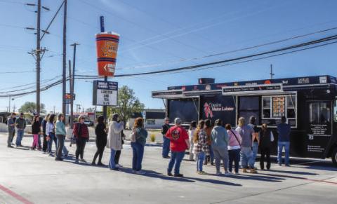 TEAAND LOBSTER – Customers waited in line to order from Lubbock’s Cousins Maine Lobster food truck on Wednesday that was visiting the HTeaO on College Avenue in Levelland. (Staff photo by Evin Thomas)