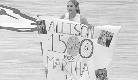 Martha reaches 1,500 career points