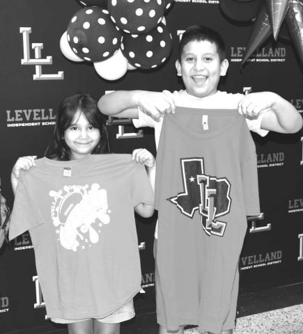 GREAT SMILES - Several famalies participated in the back to school night at Levelland Middle School last week. Brother and sister Adan Alvarez and Alyse Alvarez were excited to buy Levelland Lobo shirts and are ready to start the new school year. (Staff photo by Emily Campos)