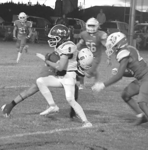 GOOD VISION - Skyler Pond had three catches for 39 yards for the Smyer Bobcats in the opening game of the UIL Class 2A-2 district schedule. The Bobcats lost to the host Ropes Eagles 38-6 and will be in New Home next Friday at 7 p.m. (Staff photo by Jay Kelley)
