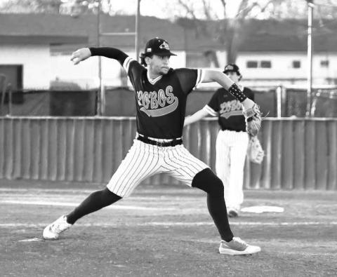 Lobos open district 1-0, shutout Lakeview