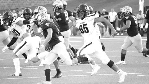 DEFENSEONTHEMOVE- The Levelland Lobos fell to 0-3 after a road loss last Thursday against the Lubbock High Westerners, 21-14. The Lobos’ defense is pictured chasing down a Lubbock High ball carrier. The Lobos will welcome the Estacado Matadors in to town for homecoming next Friday. (Photo Courtesy of Dom Puente)