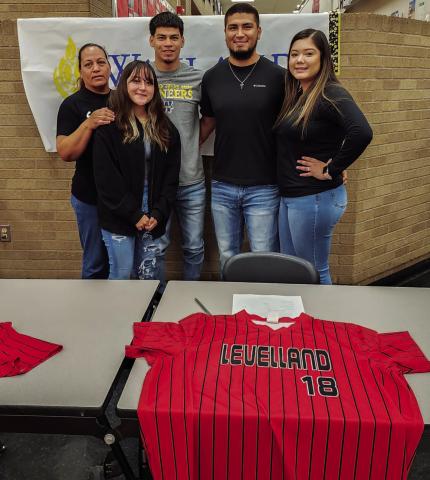 PENA SIGNS- Levelland Lobo baseball player Joel Pena signed with Wayland Baptist this week at Levelland High School. Pictured from left to right are: Maria Pena, Jasmine Mendoza Joel Pena, Nolberto Pena and Jami Pena. (Staff Photo by Dom Puente)