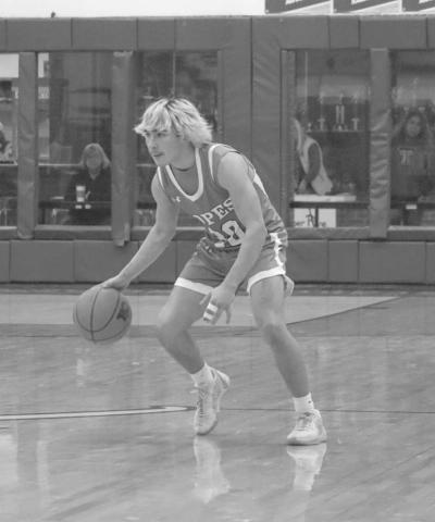 FOCUSED - Ropes Eagle Branson Simental read the defense during the team’s game against Whiteface this past Friday night on the road. (Staff photo by Aalijah Soliz)