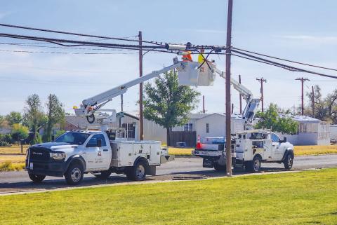 FIBER LINE WORK - Kinetic has continued to work on their fiber connection lines throughout the community of Levelland. Pictured is a Kinetic crew that has been working on lines along 4th Street. (Staff photo by Dom Puente)