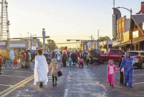 TRUNK OR TREAT 2024 - Levelland Main Street along with the Levelland Noon Lions Club hosted their annual Trunk or Treat event Thursday evening in downtown Levelland. Community members were encouraged to do some trick-or-treating around the square as it offered a safe area to get free candy, play games and wear costumes. A haunted house was also an attraction during the event. Dozens of vendors were in attendence to offer candy. (Staff photo by Evin Thomas)
