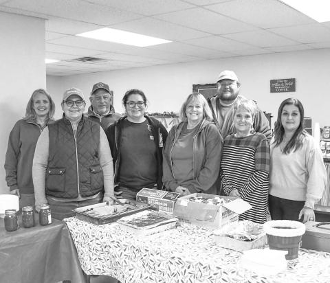 SENIOR CENTER SERVINGS – The Morton Lions Club served chili, cornbread, cocoa and coffee inside the warmth of the city’s senior citizens building during Morton’s Parade of Lights event Dec. 3. (Staff photo by Evin Thomas)