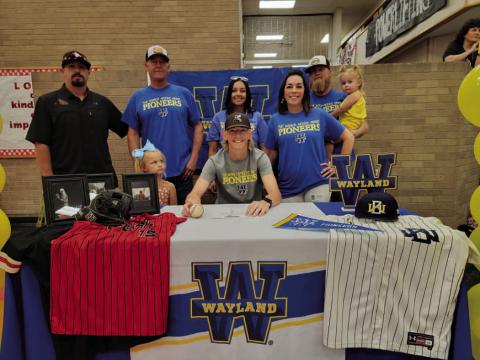 Lobo athlete signs with Wayland
