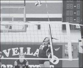 SPIKE - Levelland Loboette Mia Morin sent a shot across the net against the Lady Cubs during their contest last Tuesday. (Staff photo by Aalijah Soliz)