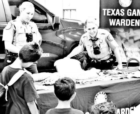 AgriLife Extension - Texas A &amp; M Agrilife Extension had the game wardens come out and talk to students about the importance environmental laws. (Staff photo by Lynda Work)