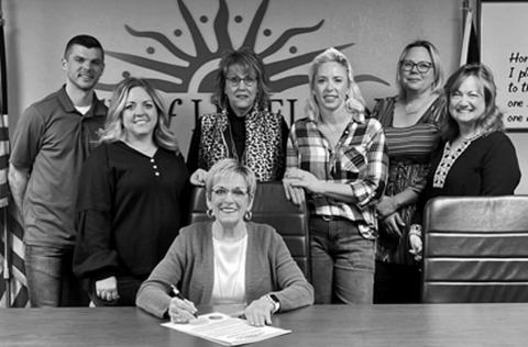 EARTH/ARBOR DAY PROCLAMATION- Mayor Barbra signed a proclamation this past week recognizing activities regarding Earth/Arbor Day April during the week of April 22. Various activities throughout the community will take place and will be based on ensuring education and action are done to help keep the environment clean and beautiful. Picture from left to right Josh Meredith, Adrian Mellberg, Mary Siders, Mayor Pinner, Breann Buxkemper, Kelly Hancock and Tammy Franklin