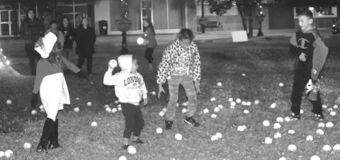 SNOW BALL FUN - Many children participated in the fun events during the Festival of Lights that was hosted by Levelland Main Street and the Marigolds Thursday evening. Dozens of children held a snow ball fight on the courthouse lawn. (Staff photo by Emily Campos)